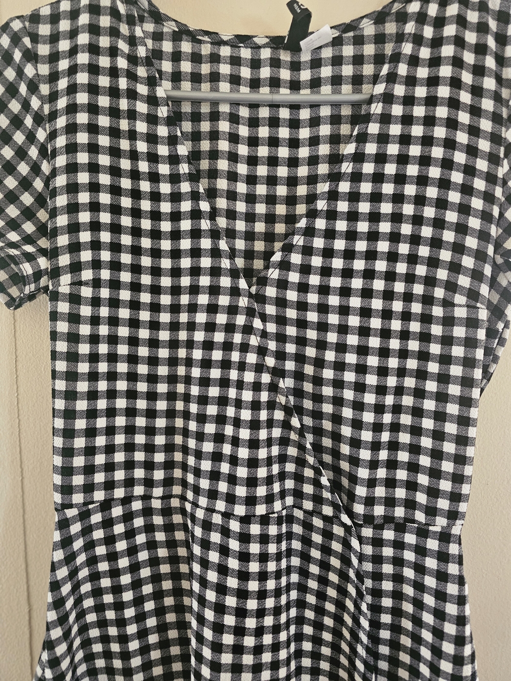 Black & White Gingham V-Neck Women’s Warp Dress
